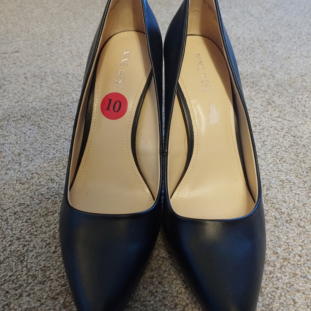 Nine West Black Pumps